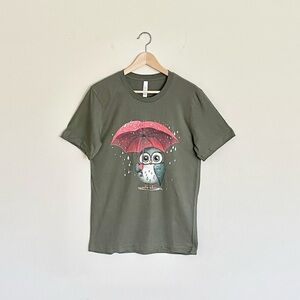 NEW Owl in The Rain Umbrella Graphic Moss Green T Shirt Adult size Medium